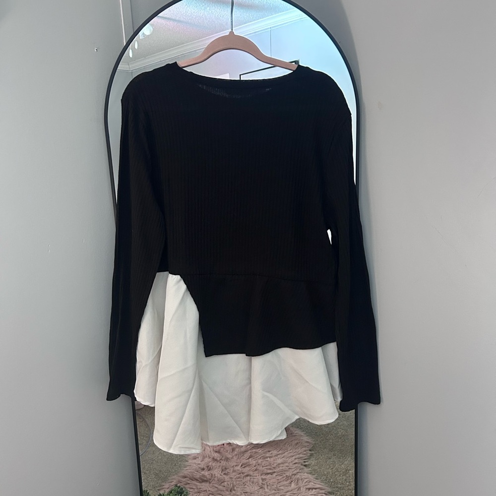 Elegant Black and White Women's Top - Picture 5 of 8